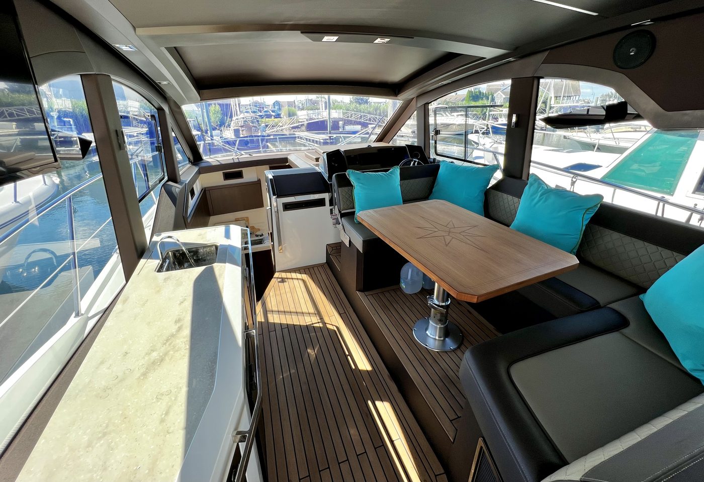 Luxury yacht interior cabin Galeon 425 HTS Boston charter