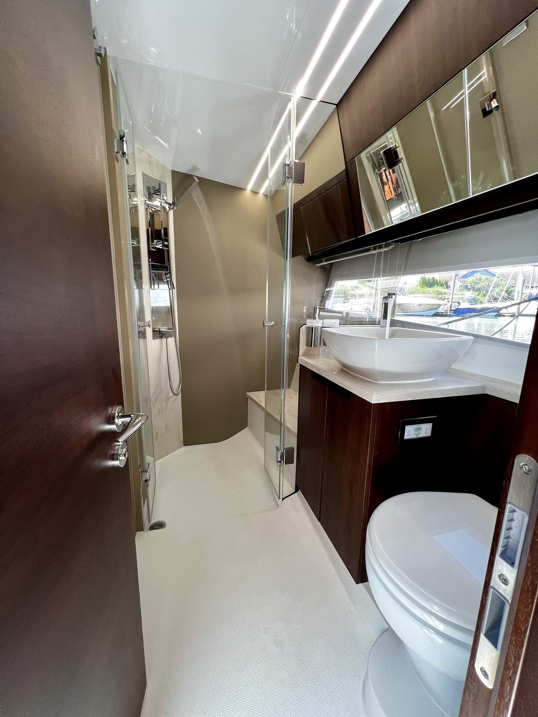 Luxury yacht interior cabin Galeon 425 HTS Boston charter